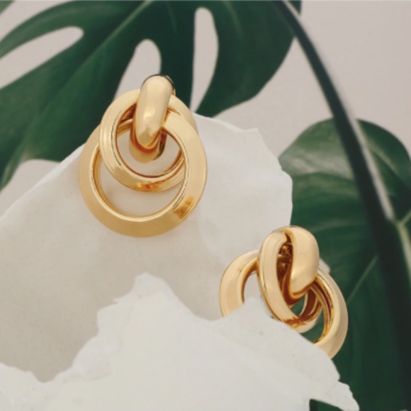 Knotted Twist Abstract Gold Minimalist Earrings - Picture 5 of 10